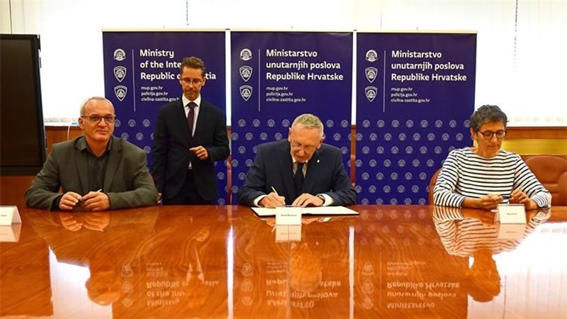 Ministar Božinović potpisao sporazum i protokole o zaštiti medijskih djelatnika